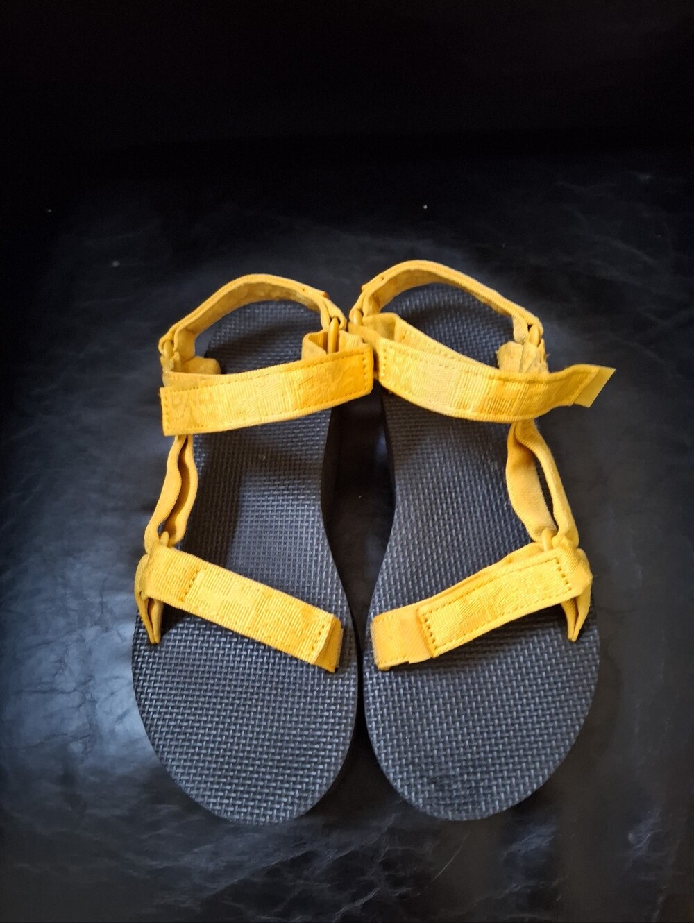 Teva Flatform Universal Sunflower Yellow Platform Sandals sz 9